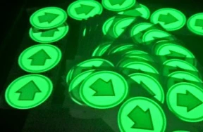 Cắt Bế Logo Tem Nhãn Decal Dạ Quang