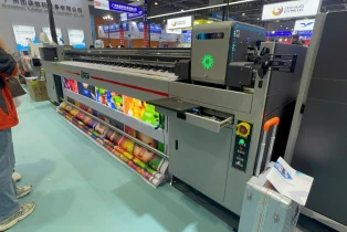 So Sánh In UV Và In Mực Dầu Truyền Thống