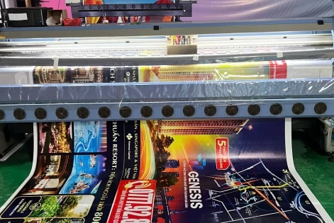 In bạt Hiflex đế xám là gì? Ưu điểm và ứng dụng thực tế