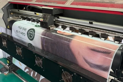 In Decal mờ dán kính văn phòng vừa đẹp, vừa đảm bảo riêng tư