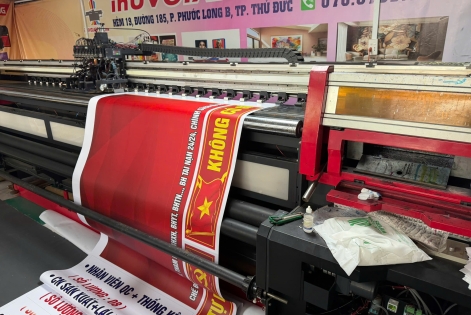In Uv 2 mặt backdrop bạt thường mặt trắng là gì