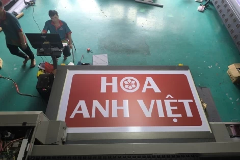 In bạt UV không gân cho showroom sự kiện, backdrop cao cấp