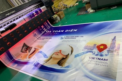 In UV cuộn Quảng Cáo – In Bạt 2 Da Tạo Hình Ảnh Nổi Bật