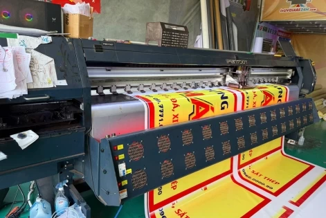So sánh in UV và in thường, nên chọn công nghệ nào