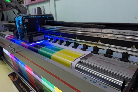 Ứng dụng của in UV bảng hiệu quảng cáo ngoài trời và trong nhà