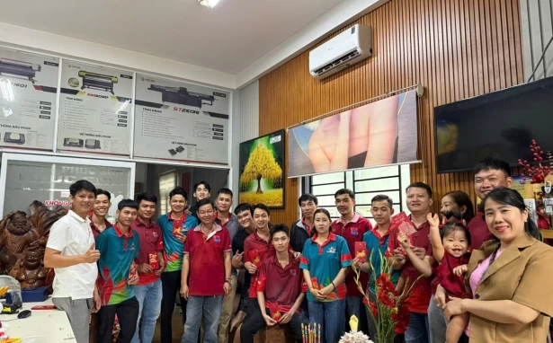 Đội ngũ in UV giá rẻ 24h