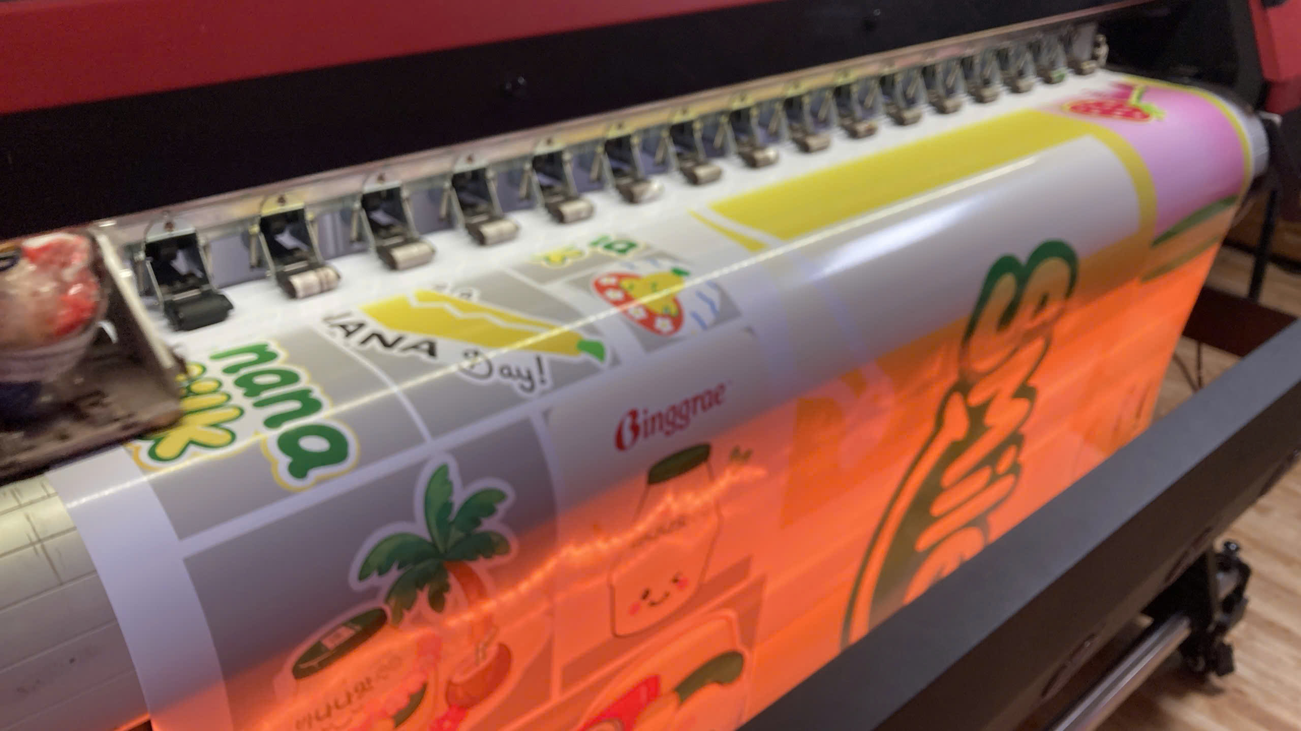 Báo giá in decal quảng cáo