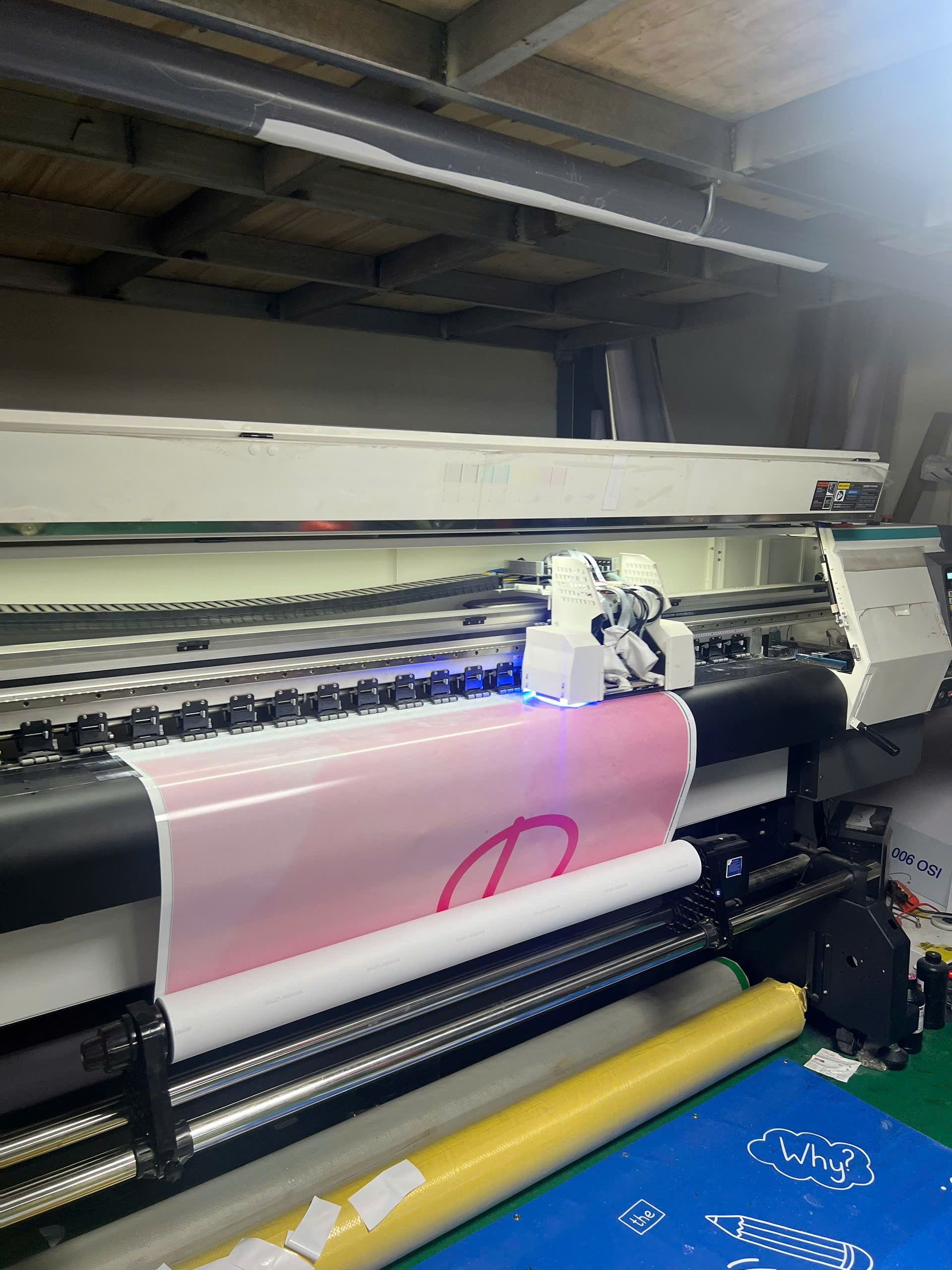 xưởng in UV uy tín tại TPHCM