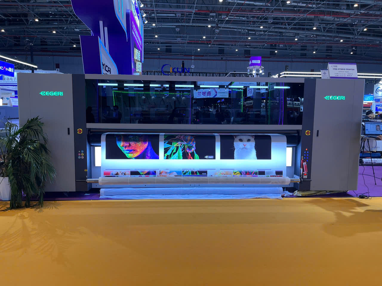 in UV khổ lớn