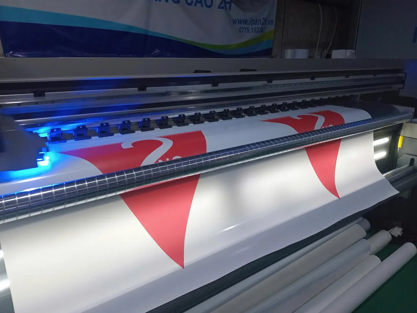 In Decal dán kính theo yêu cầu 