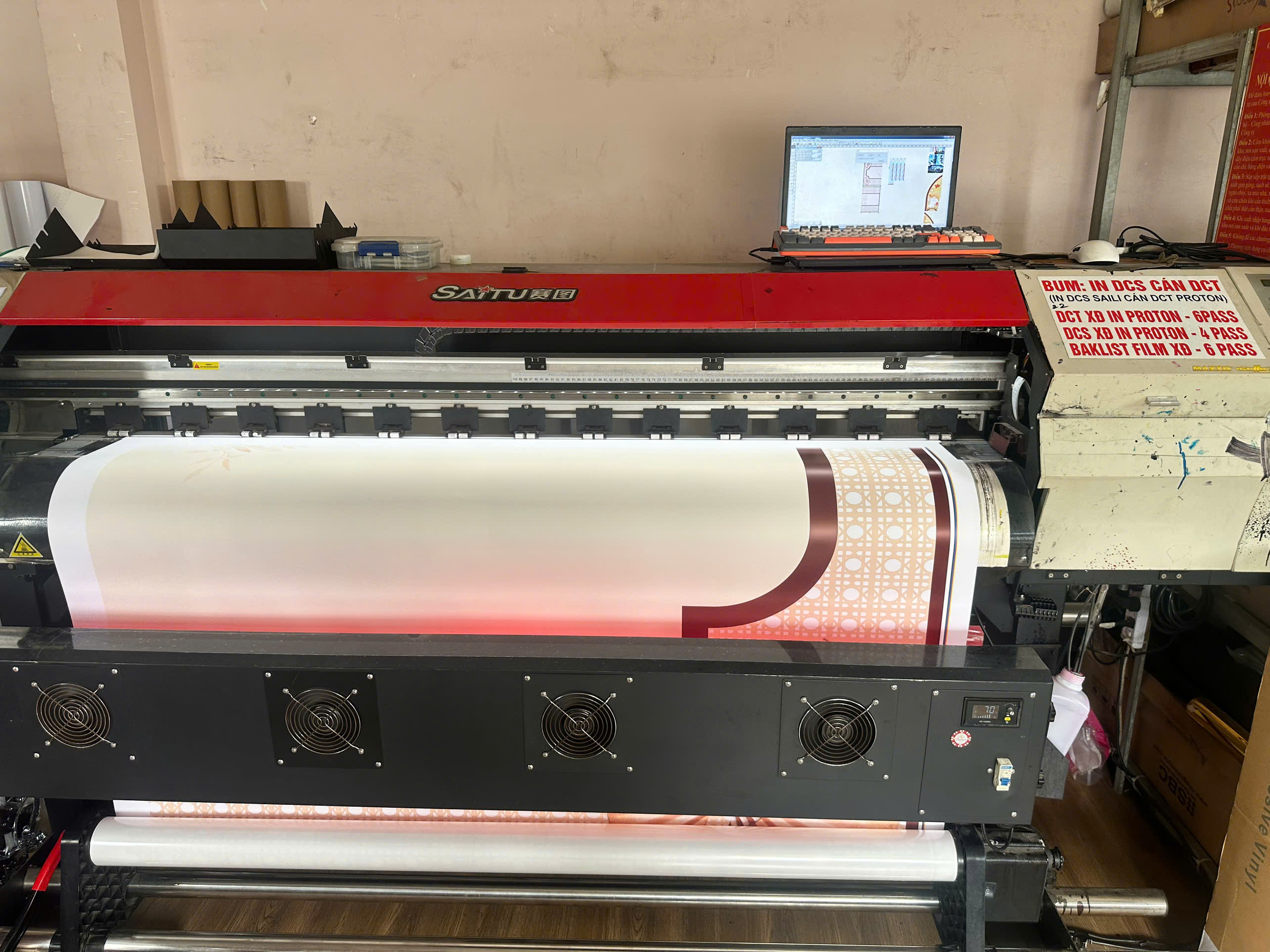 In Decal quảng cáo theo yêu cầu