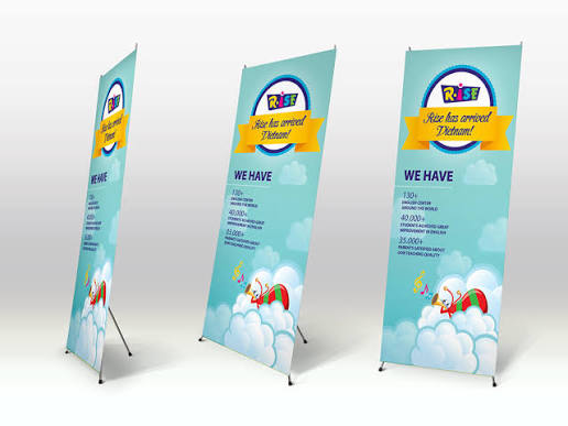 In standee cuộn chuyên nghiệp