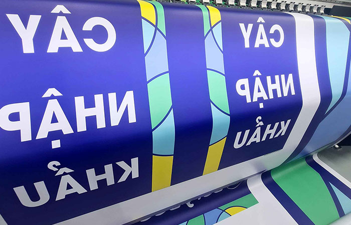 In UV bạt không gân