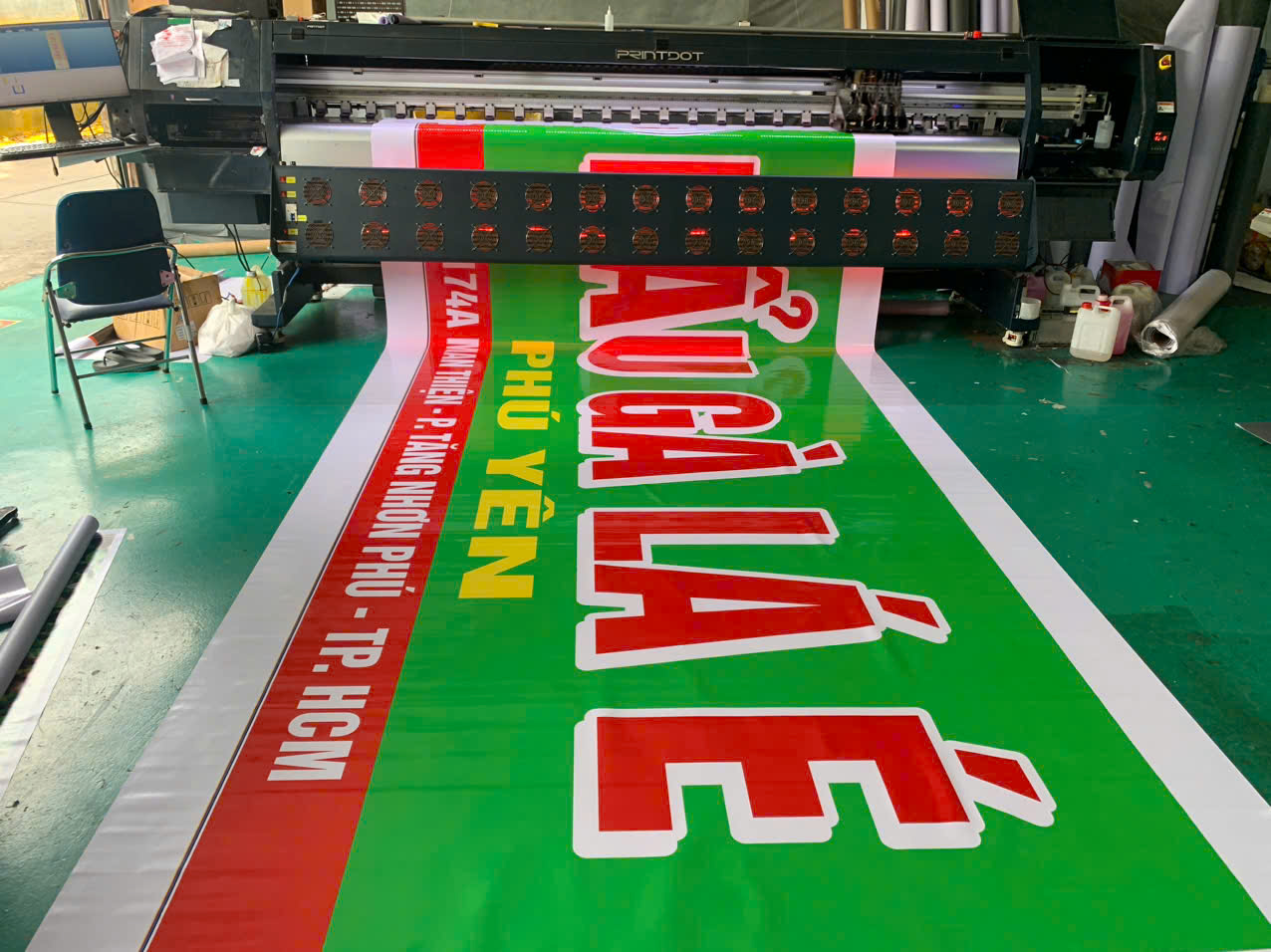 In UV bạt không gân khổ lớn