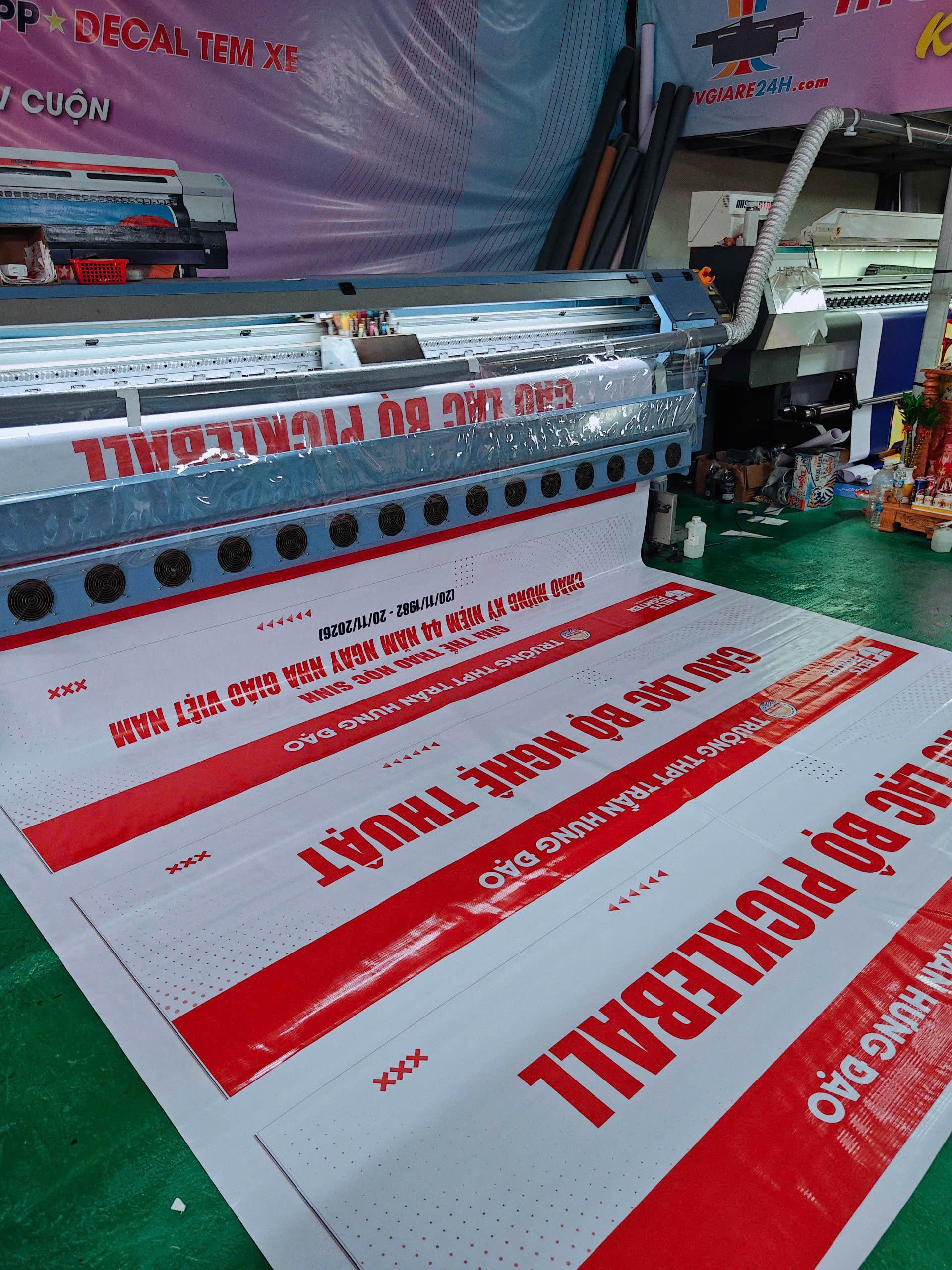 In UV bạt không gân khổ lớn