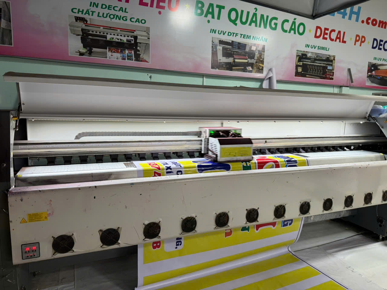 In UV Khổ lớn Đột Phá Từ Ý Tưởng Đến Thực Tế: Sức Hút Của Bản In Không Ghép Nối