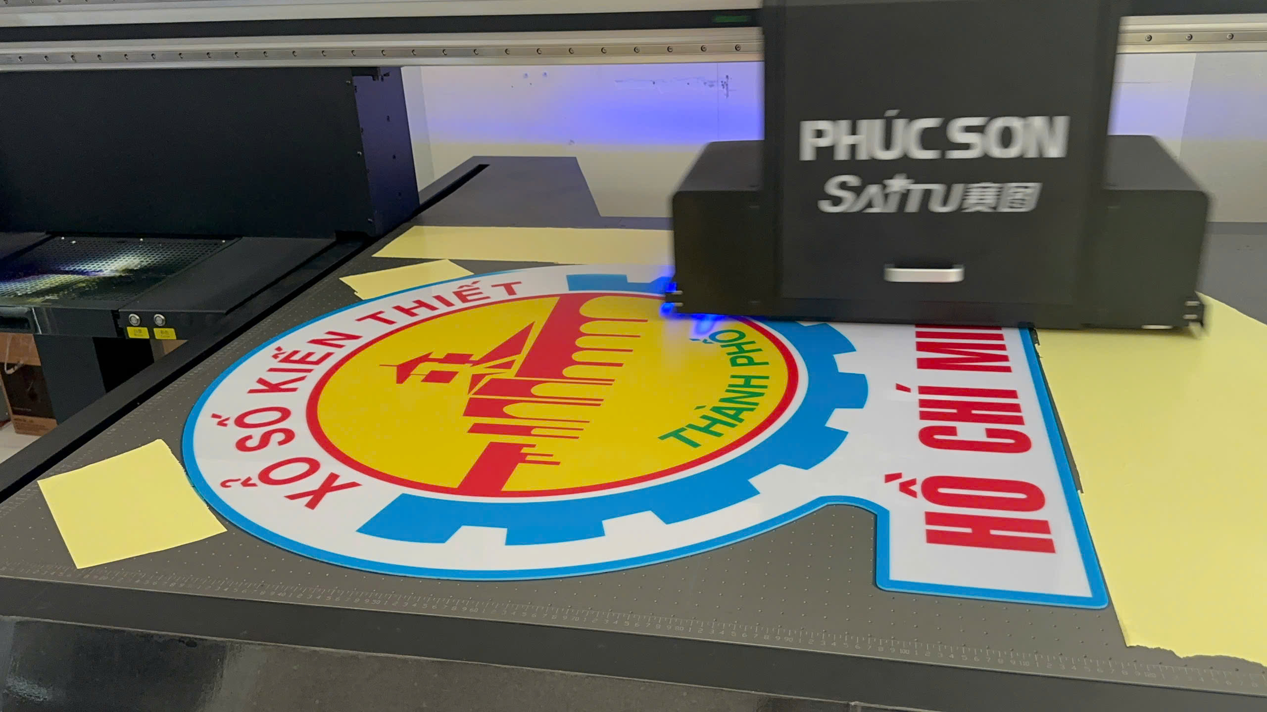 in UV phẳng trên gỗ