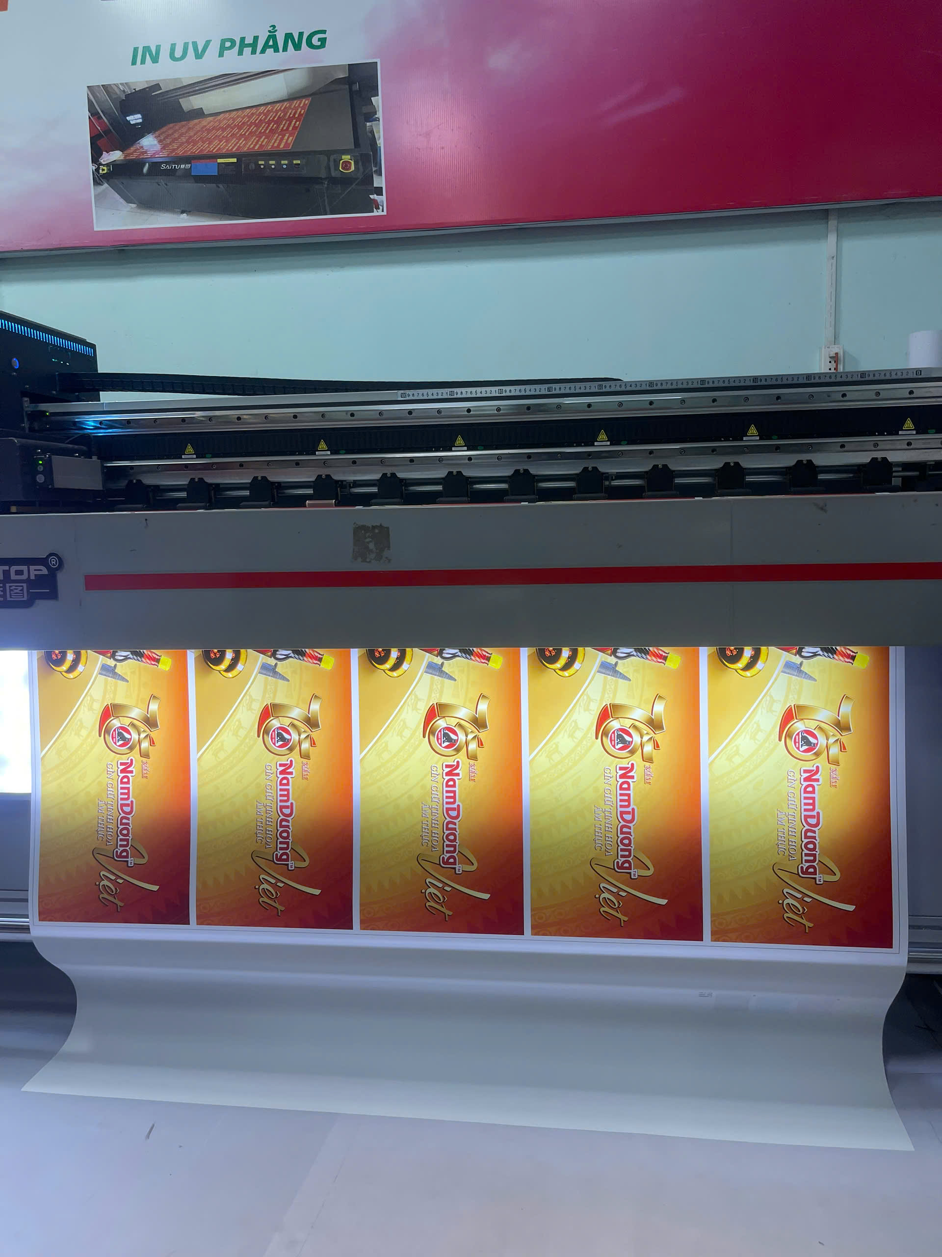 in UV Backlit