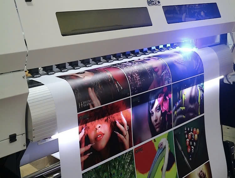 Bước đột phá từ công nghệ in UV khổ lớn không ghép