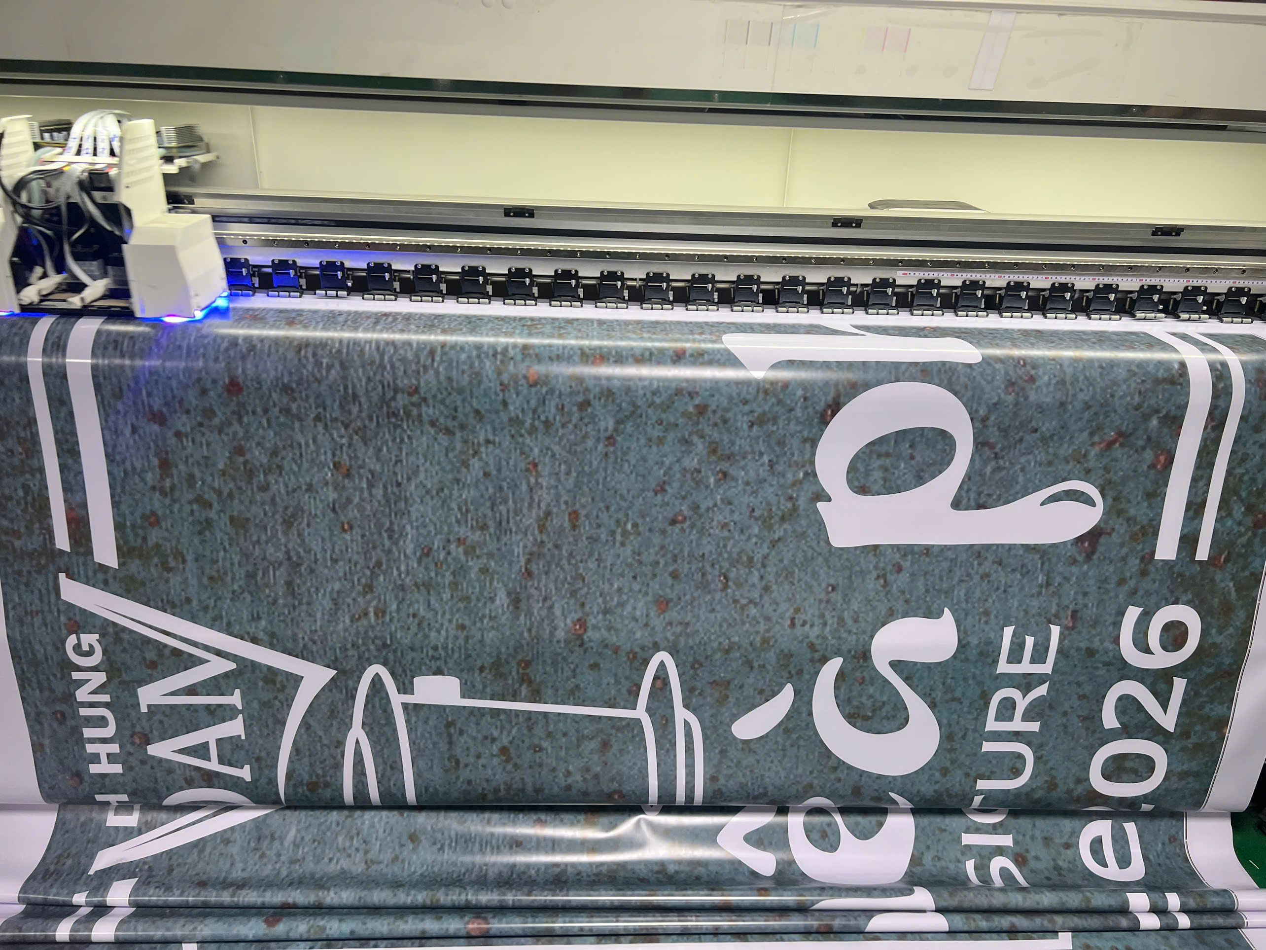 in UV trong quảng cáo