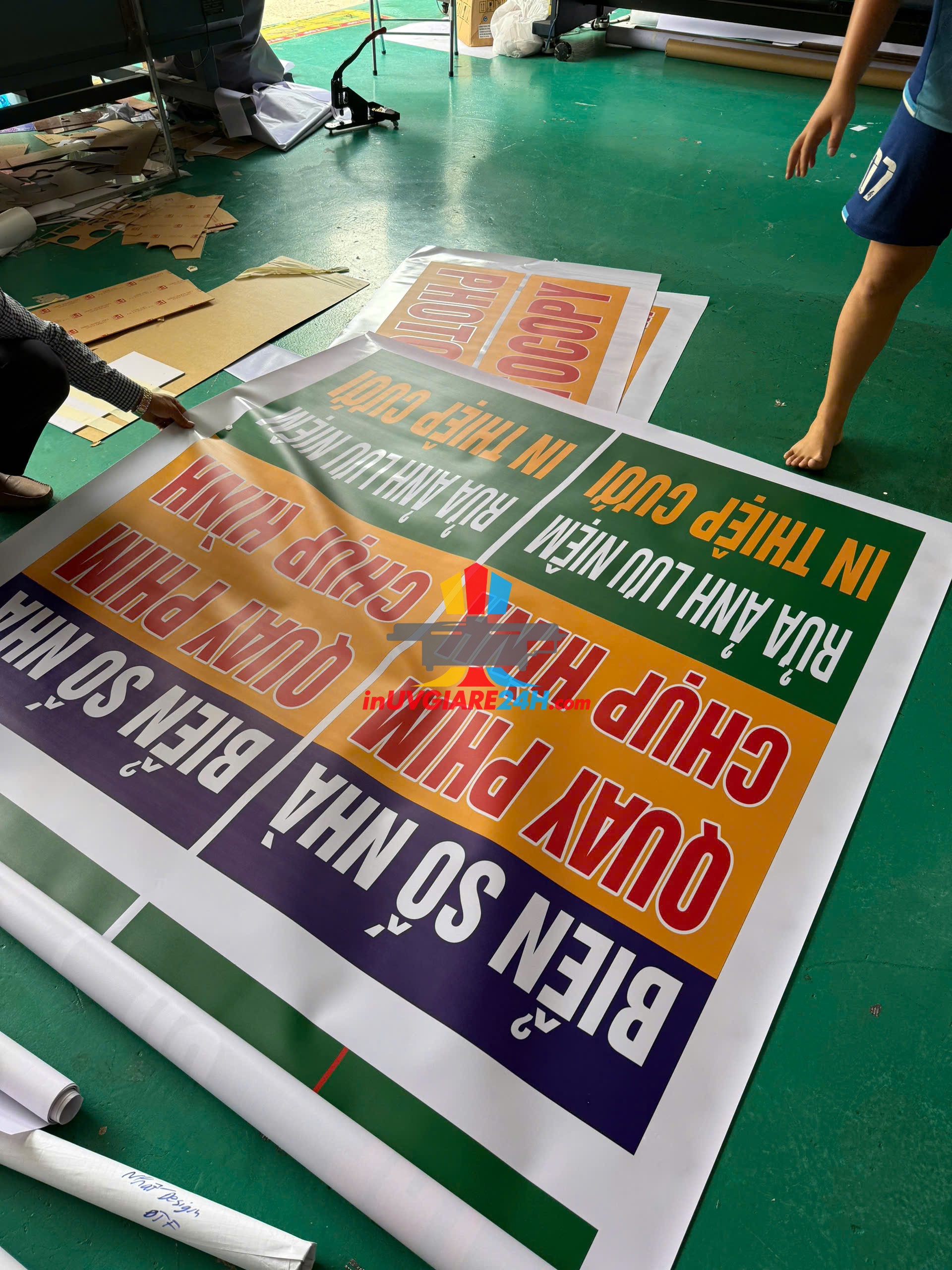In hộp đèn UV