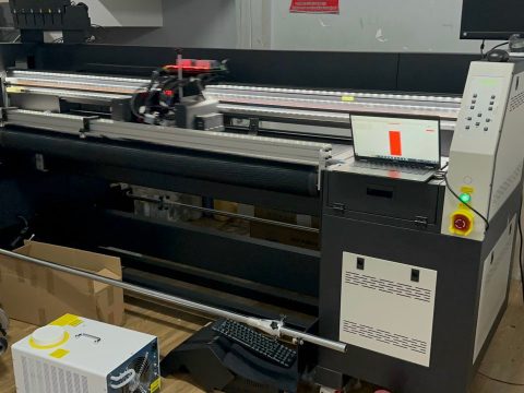 Máy in UV băng tải