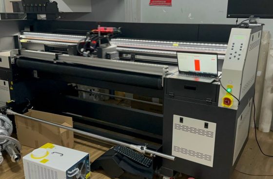 Máy in UV băng tải