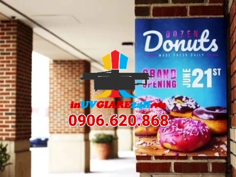 Ứng dụng của in UV trong quảng cáo: Từ biển hiệu, standee