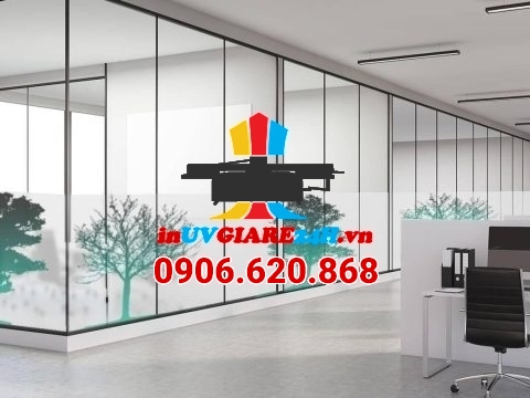 In decal mờ dán kính – Giải pháp trang trí và bảo mật hiện đại