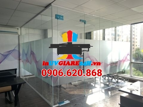 In decal mờ dán kính: Giải pháp trang trí và che mờ hiệu